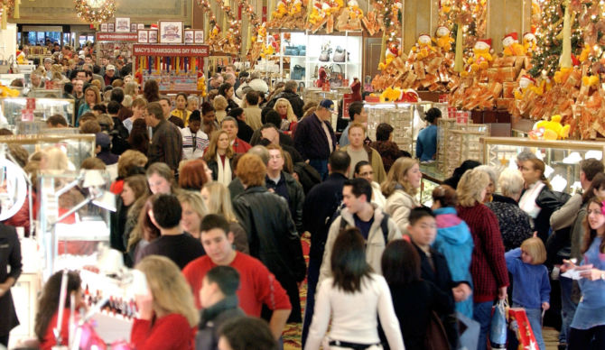 black-friday-2016-shopping-season-crowd-670x388